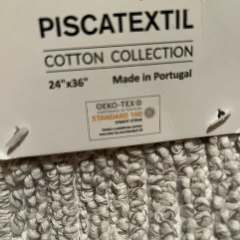 Piscatextil Bath rug Size 24 by 36 inches New